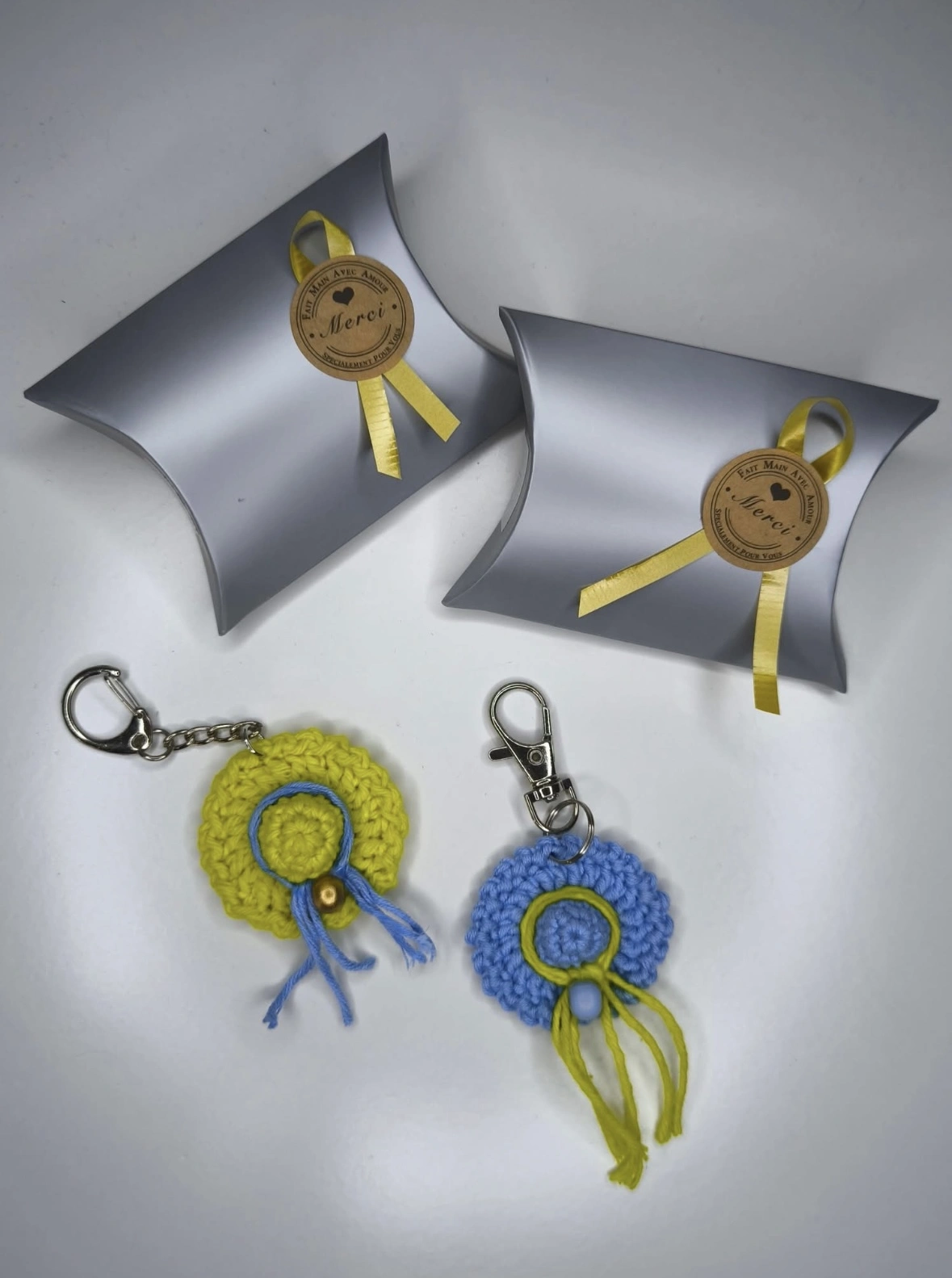 Porte-clés colorés en crochet fait main - Accessoires d'été artisanaux français, ananas et fruits au crochet